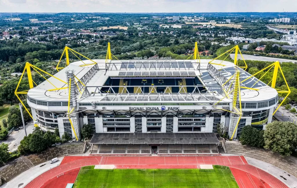 BVB Dortmund hay còn gọi là Signal Iduna Park tại thành phố Dortmund